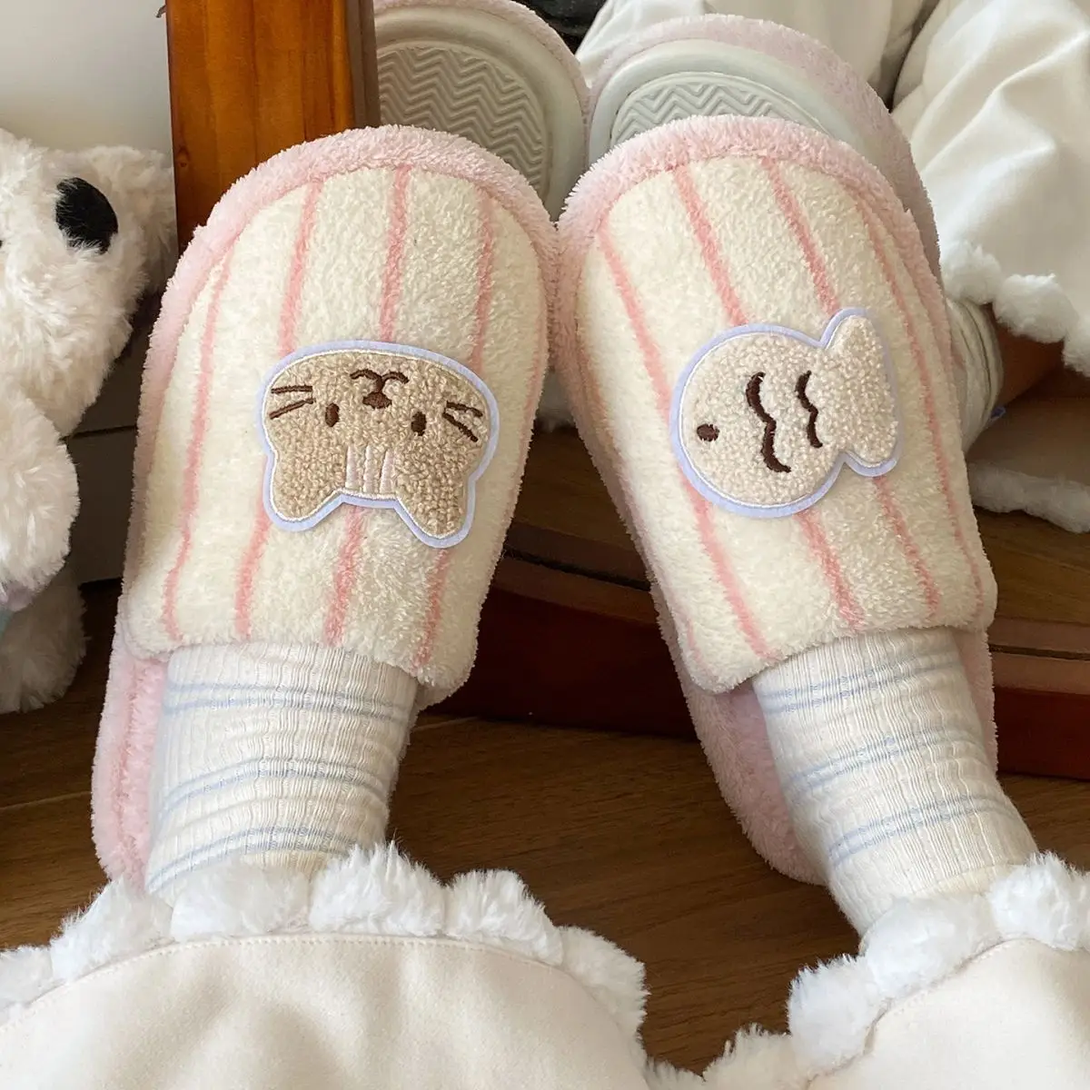 Cute Embroidered Cat Fish Head Flats for Women — feature 23
