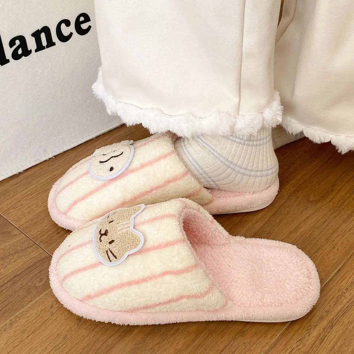 Cute Embroidered Cat Fish Head Flats for Women — feature 27