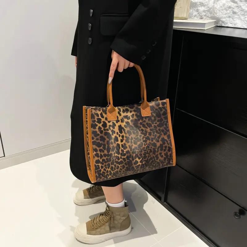 Leopard Print Large Capacity Women's Tote Bag - Image 7