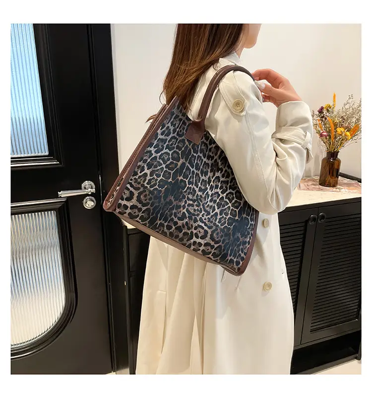 Leopard Print Large Capacity Women's Tote Bag — feature 17