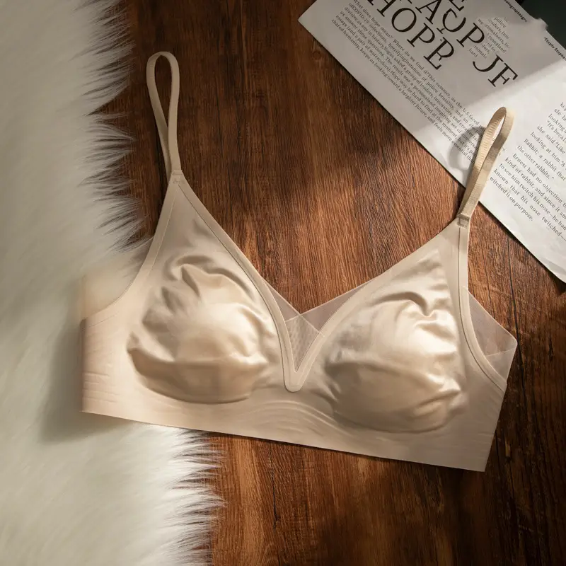 Cynl French Seamless Satin Intimates for Women 2025 New Hot Style Summer Thin Style Big Breasts Showing Small Cool Breathable Bra
