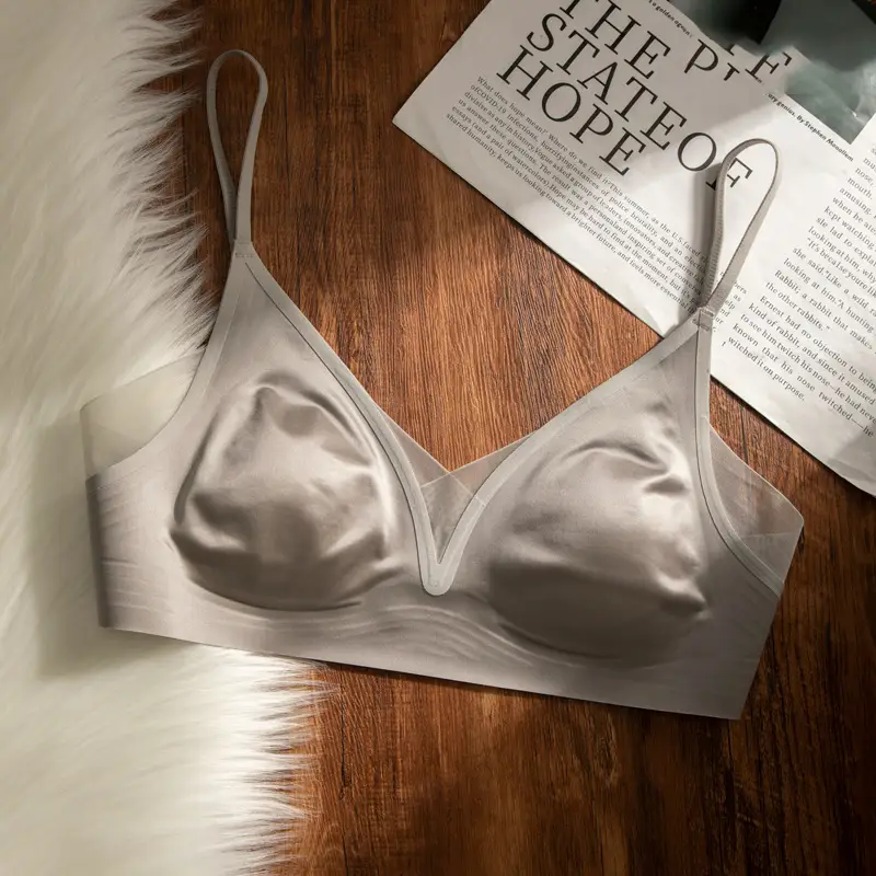 Cynl French Seamless Satin Intimates for Women 2025 New Hot Style Summer Thin Style Big Breasts Showing Small Cool Breathable Bra