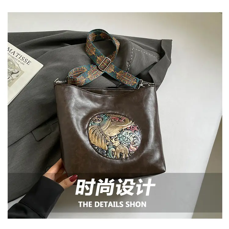 Retro Crossbody Tote Bag Women Leather Travel Bag Brown Black — feature 2