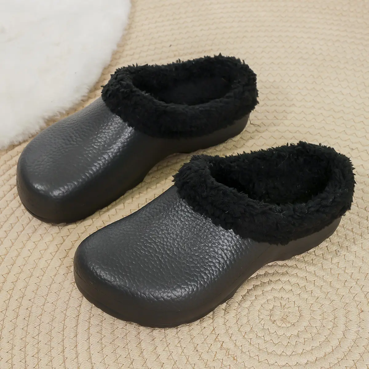 2025 Winter Women's Fleece Lined Wool Slippers Black — feature 7