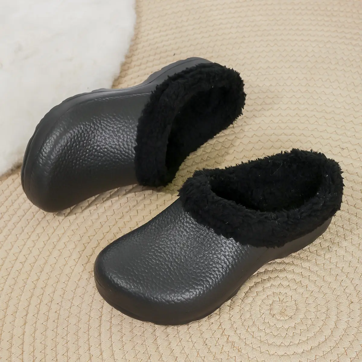 2025 Winter Women's Fleece Lined Wool Slippers Black — feature 8