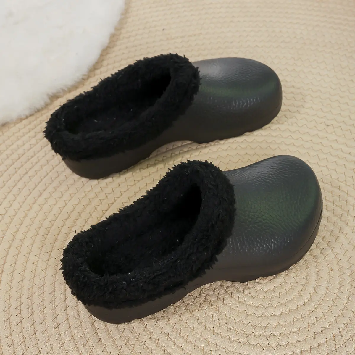 2025 Winter Women's Fleece Lined Wool Slippers Black — feature 9
