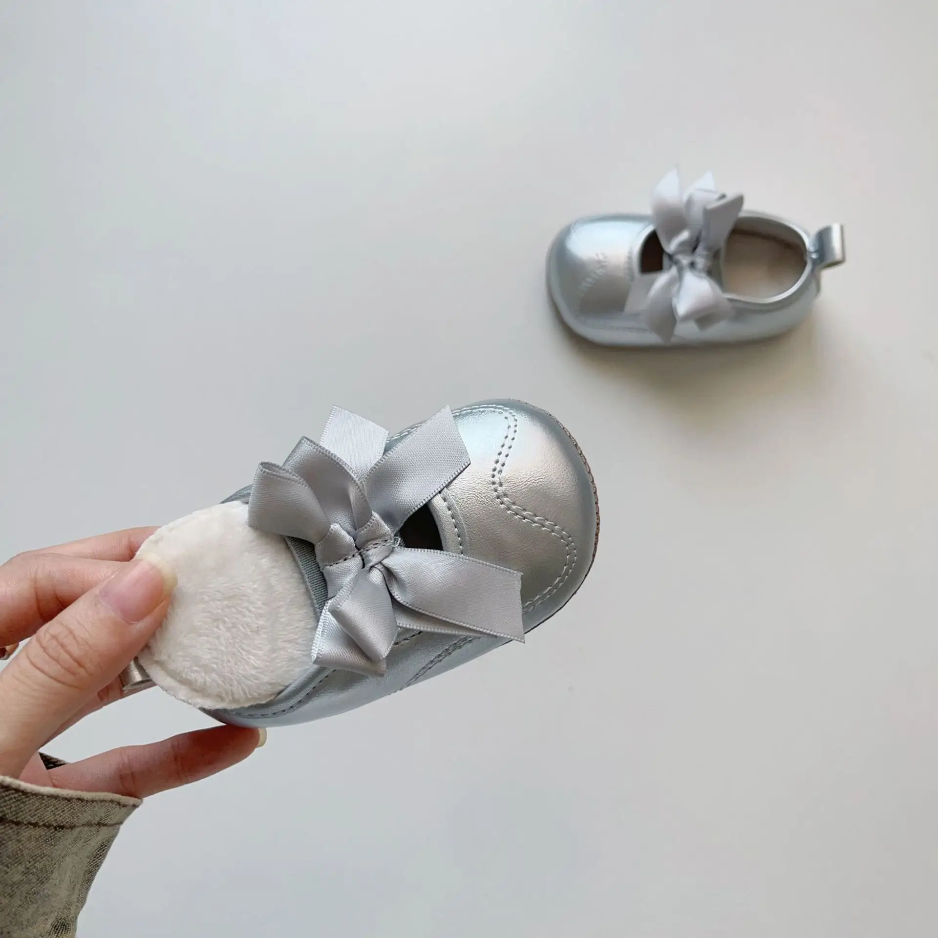 Winter Bowknot Baby Shoes Silver Warm Rubber Sole — feature 11
