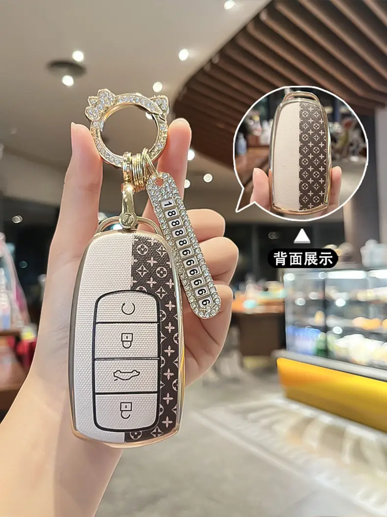 Tiggo 8 Plus Key Cover with Diamond Keys & Key Ring — feature 3
