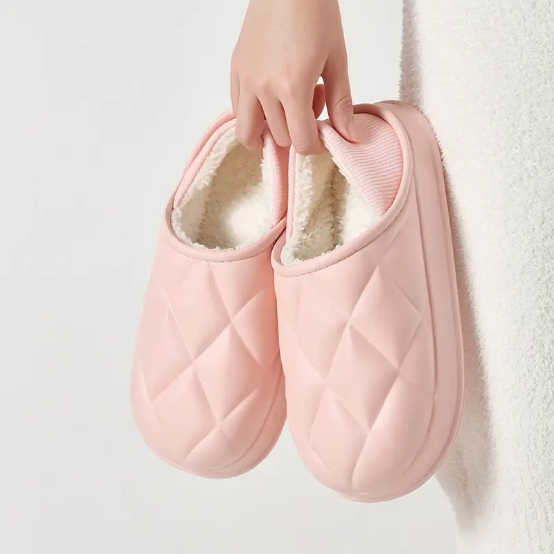Winter Cotton Slippers with a Stepping-On-Clouds Feel for Women, Indoor Plush-Lined Closed-Back Slippers for Couples, Thick-Soled Warm Plush Slippers for Men