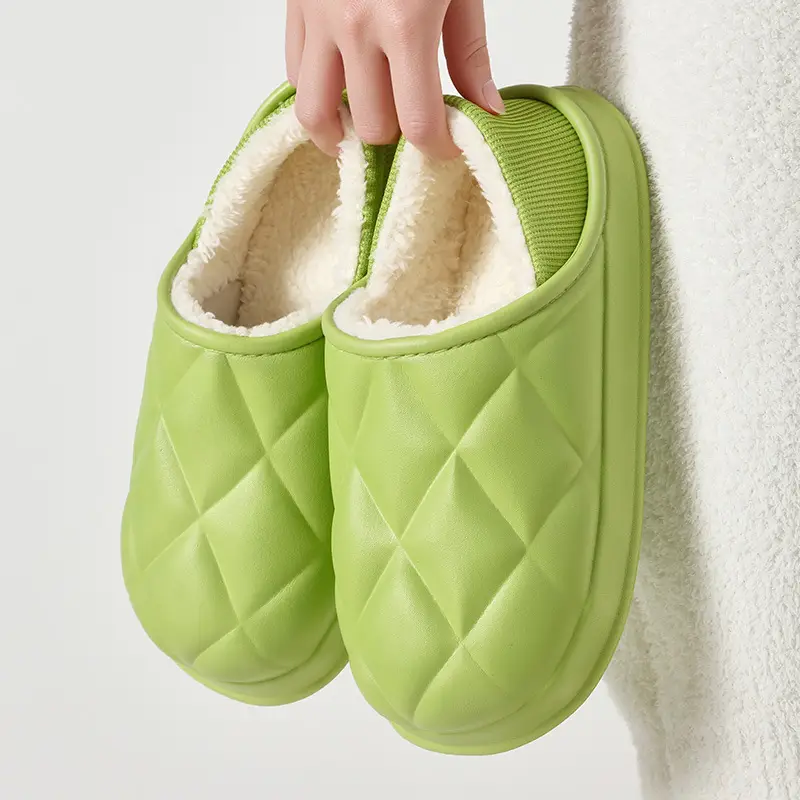 Winter Cotton Slippers with a Stepping-On-Clouds Feel for Women, Indoor Plush-Lined Closed-Back Slippers for Couples, Thick-Soled Warm Plush Slippers for Men