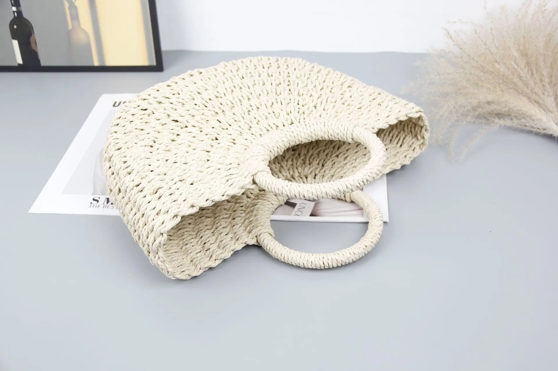 Retro Crossbody Straw Bag Women's Handheld Beach Bag — feature 10