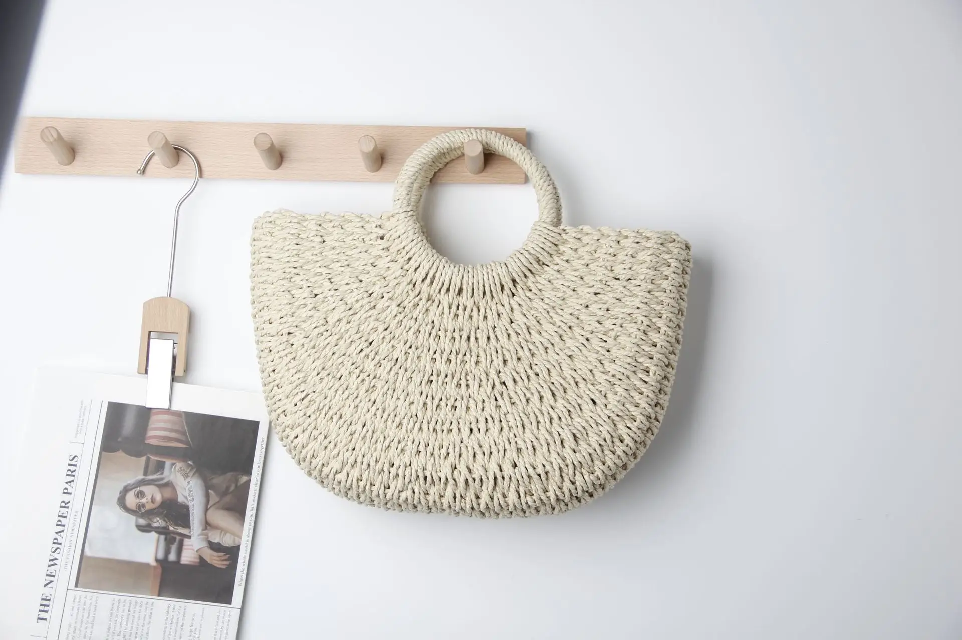 Retro Crossbody Straw Bag Women's Handheld Beach Bag — feature 4