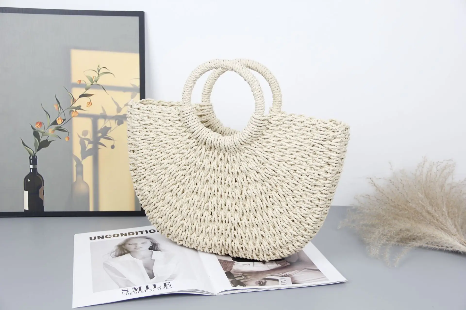 Retro Crossbody Straw Bag Women's Handheld Beach Bag — feature 5