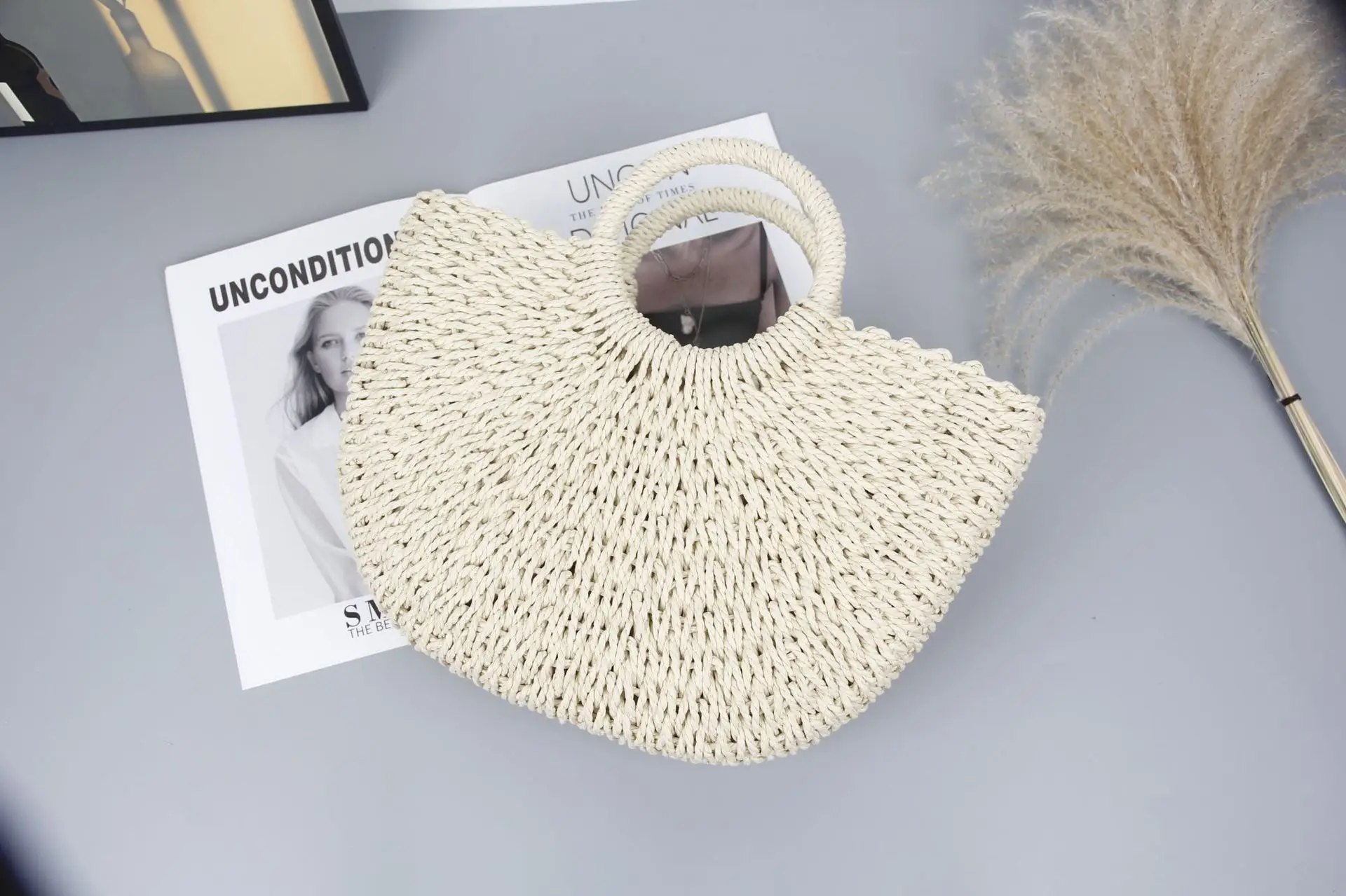 Retro Crossbody Straw Bag Women's Handheld Beach Bag — feature 8
