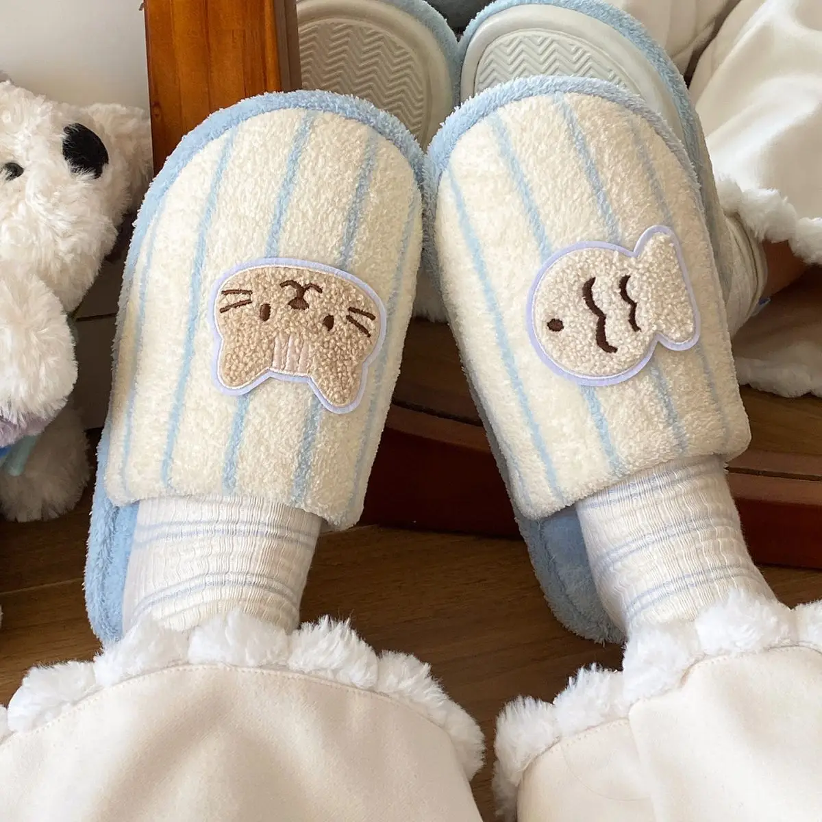 Winter Furry Cat Embroidered Flats for Women — feature 27