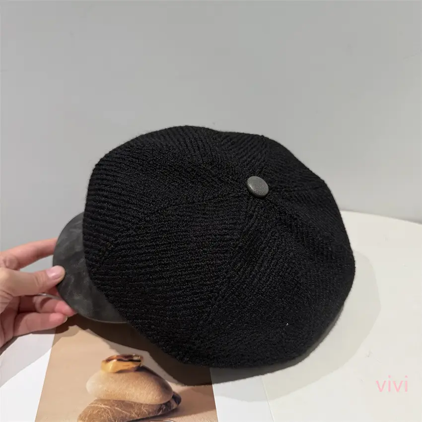 Japanese Retro Duckbill Hat for Women Brown — feature 4
