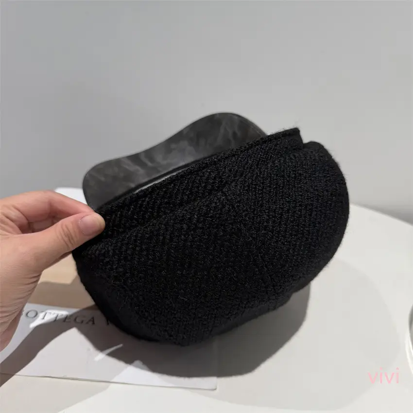 Japanese Retro Duckbill Hat for Women Brown — feature 5