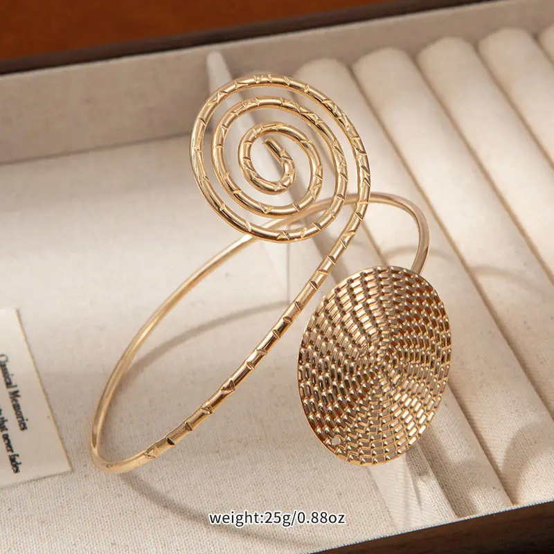 Light Luxury and High-End French Phoenix Tail Bracelet for Women, Gold Opening, Adjustable Armband, Geometric Flower Butterfly Hand Jewelry — feature 16