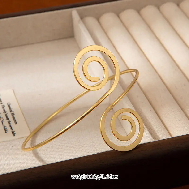 Light Luxury and High-End French Phoenix Tail Bracelet for Women, Gold Opening, Adjustable Armband, Geometric Flower Butterfly Hand Jewelry — feature 9
