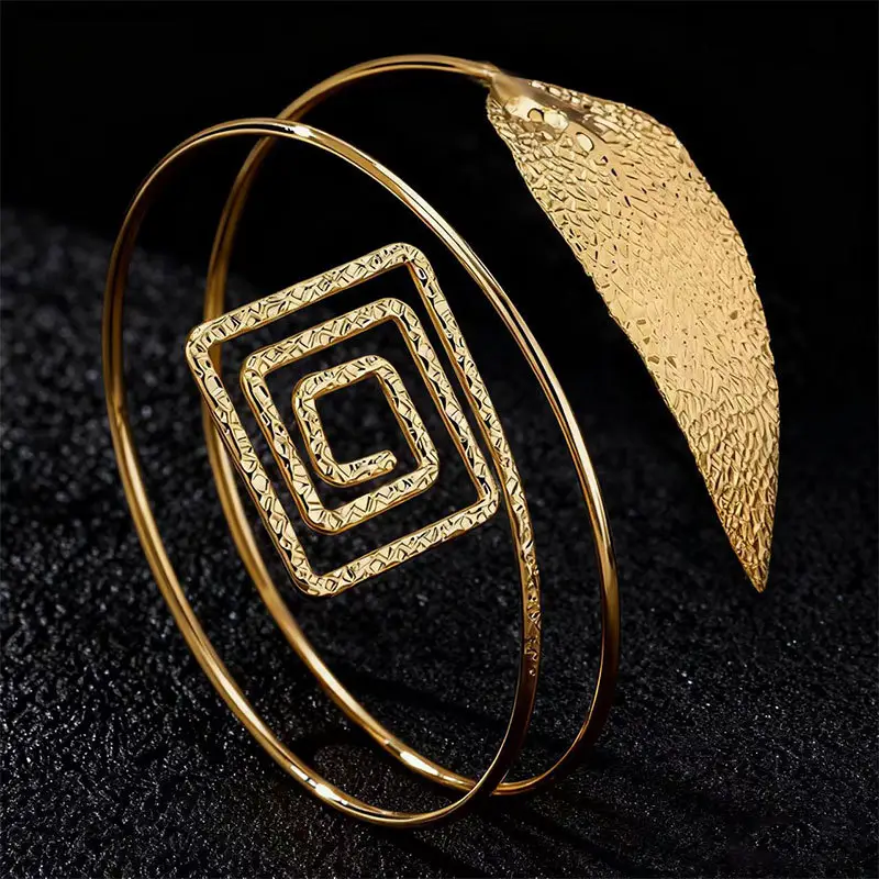 Light Luxury and High-End French Phoenix Tail Bracelet for Women, Gold Opening, Adjustable Armband, Geometric Flower Butterfly Hand Jewelry