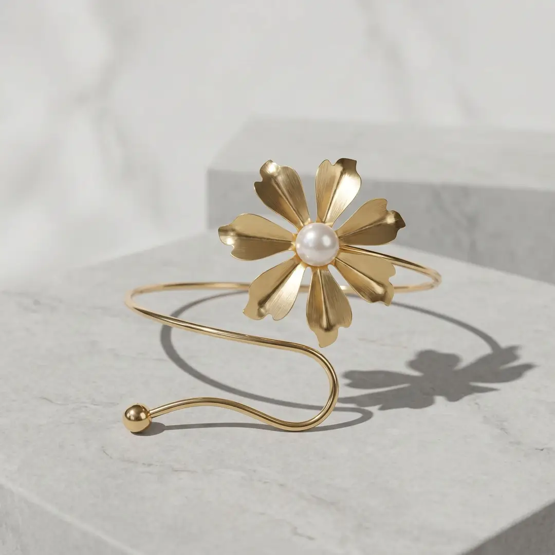 Light Luxury and High-End French Phoenix Tail Bracelet for Women, Gold Opening, Adjustable Armband, Geometric Flower Butterfly Hand Jewelry