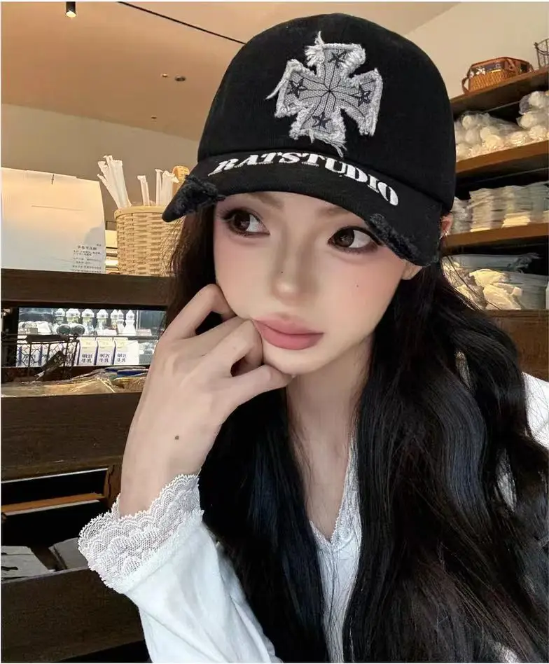 Maroon Cross-Shaped Korean Duckbill Cap for Large Head — feature 2