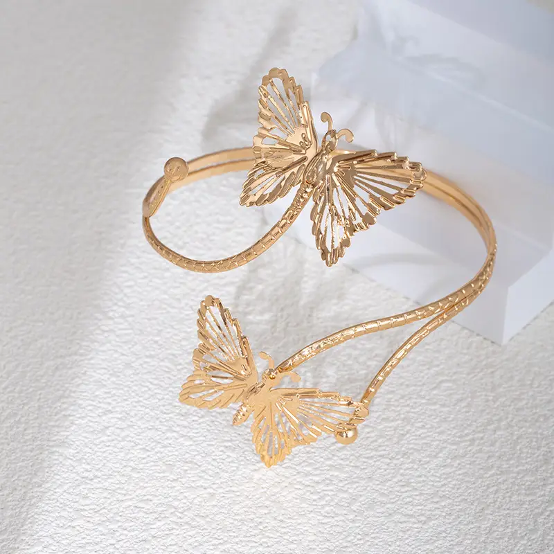 Personalized Flower and Leaf Multi-Layer Open Bracelet for Women, Ins-Style Metal Arm Ring with Diamonds, Adjustable and High-End Bracelet