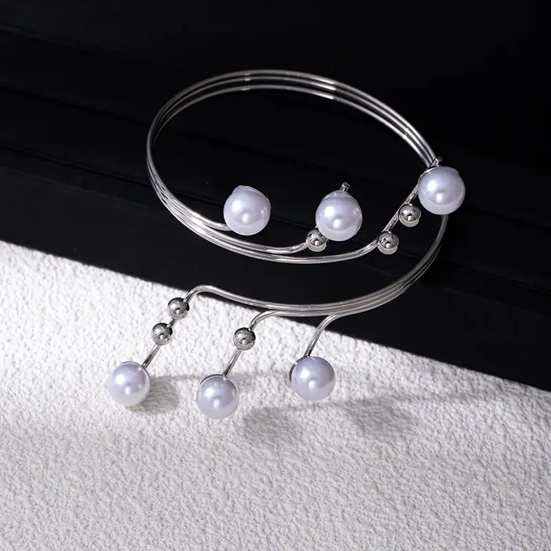 Personalized Flower and Leaf Multi-Layer Open Bracelet for Women, Ins-Style Metal Arm Ring with Diamonds, Adjustable and High-End Bracelet