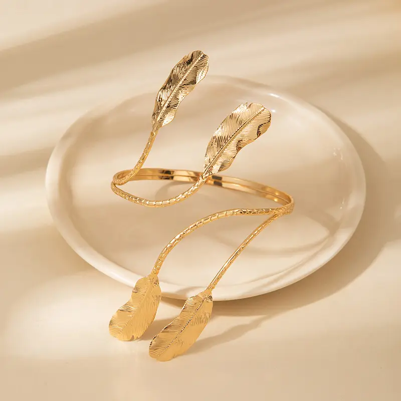 Personalized Flower and Leaf Multi-Layer Open Bracelet for Women, Ins-Style Metal Arm Ring with Diamonds, Adjustable and High-End Bracelet