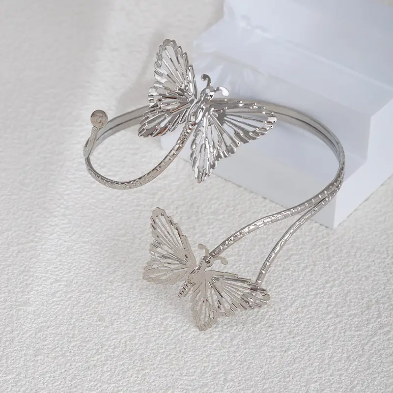 Personalized Flower and Leaf Multi-Layer Open Bracelet for Women, Ins-Style Metal Arm Ring with Diamonds, Adjustable and High-End Bracelet