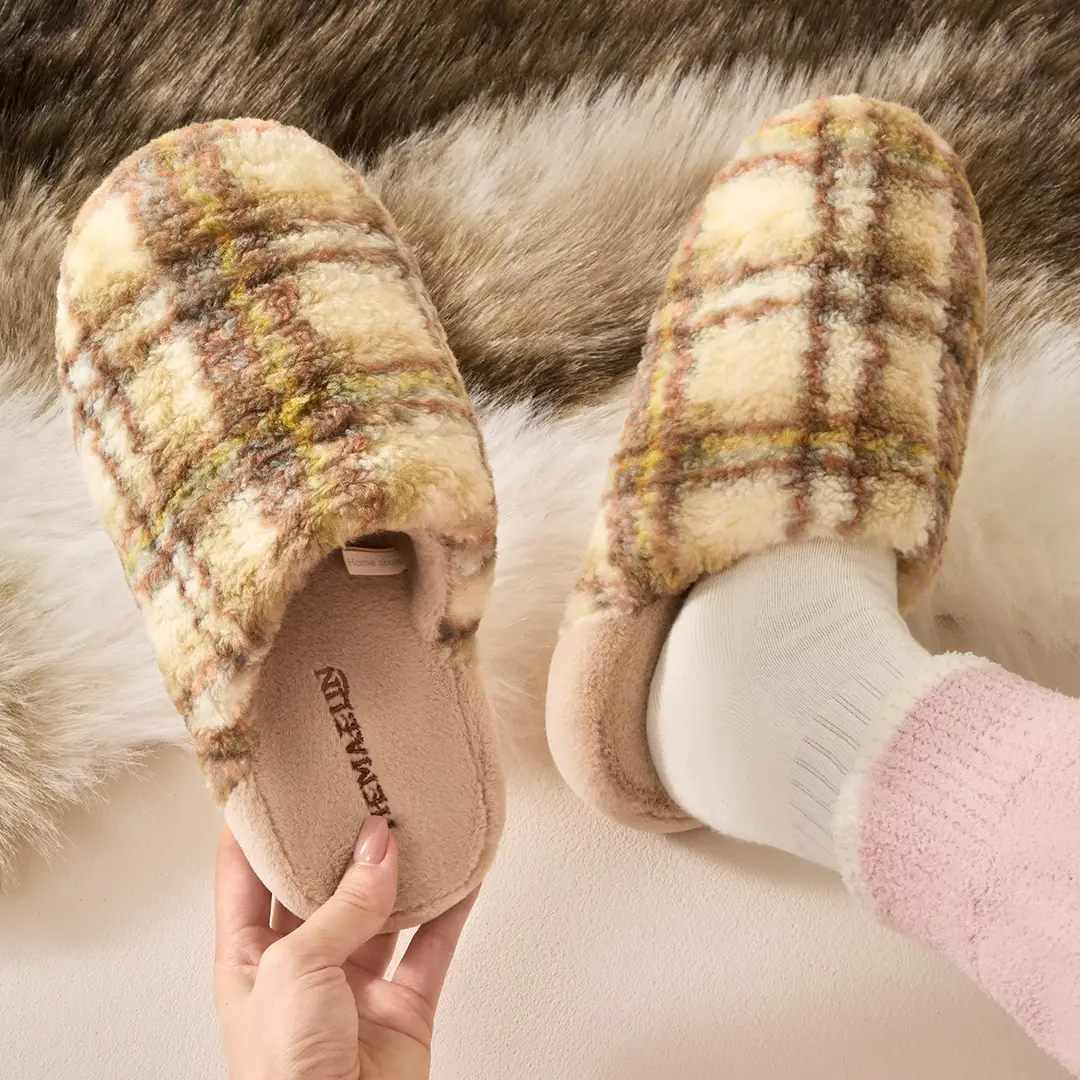Cotton Slippers for Couples, Autumn and Winter Home Korean Style Cotton Shoes, Non-Slip Plush Slippers, Warm New Thick-Soled Slippers for Men and Women