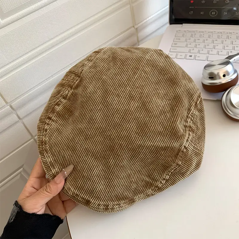 Women Duckbill Beret with Face-Slimming Design - Image 2