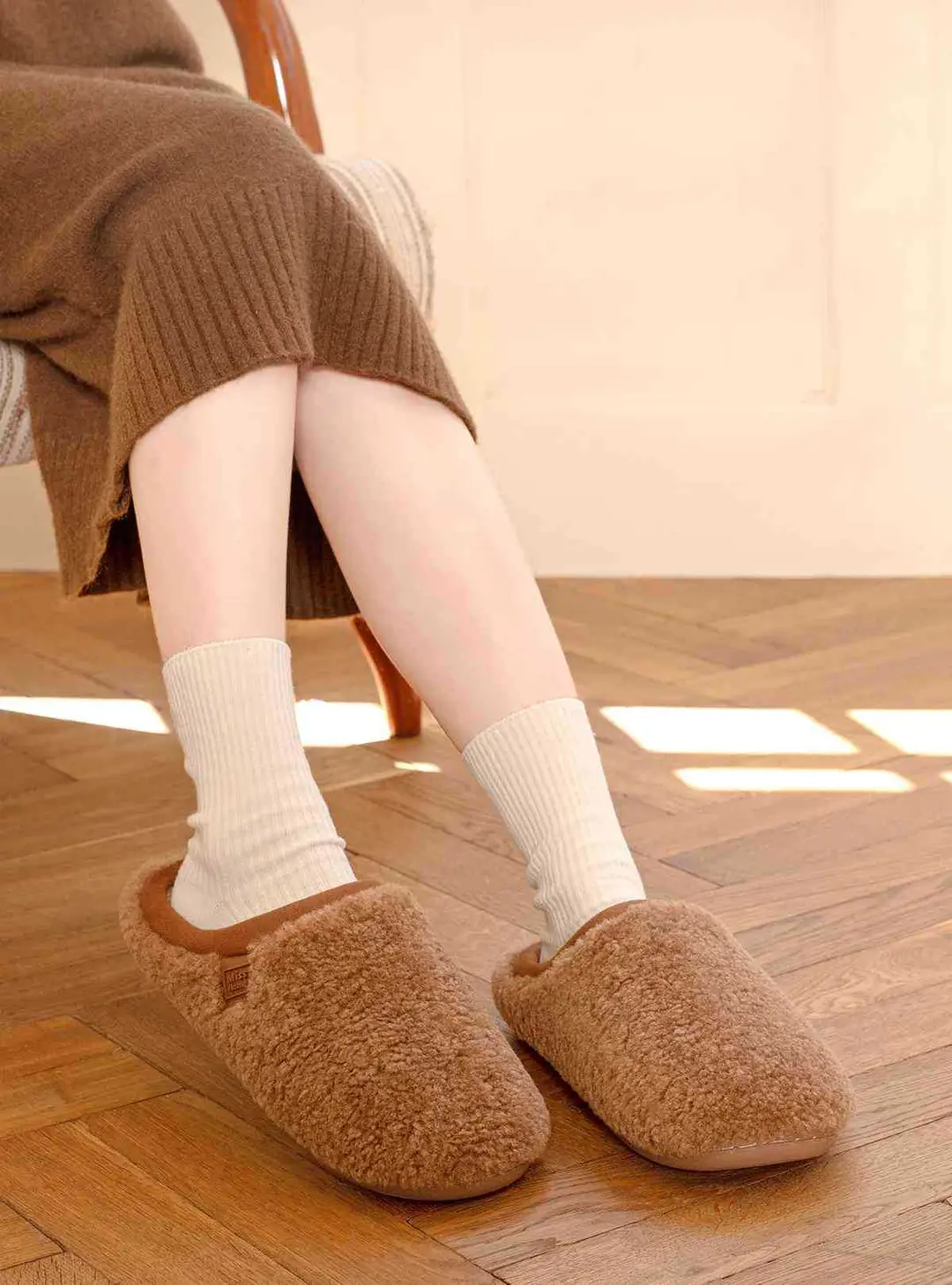 2025 New Hong Kong Style Slippers, Warm and Comfortable, Soft-Soled Non-Slip Cotton Slippers for Home and Outdoor Wear, Men's Autumn and Winter Home Room — feature 3