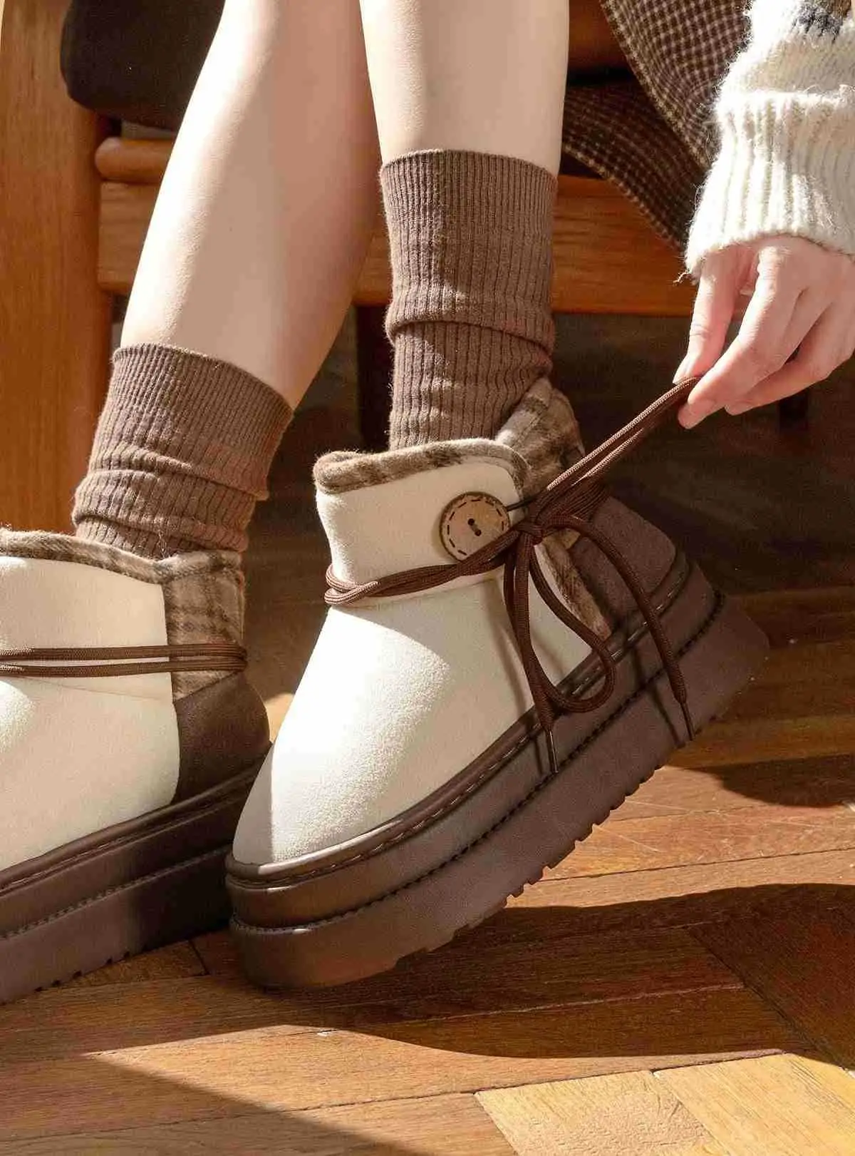 2025 Winter Button-Decorated Boots for Women — feature 3