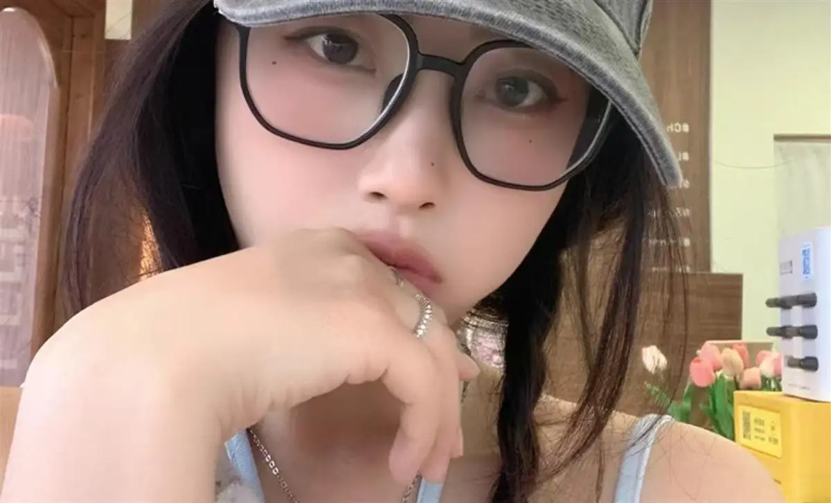 Women Washed Baseball Cap Deep Blue Small Hole — feature 34