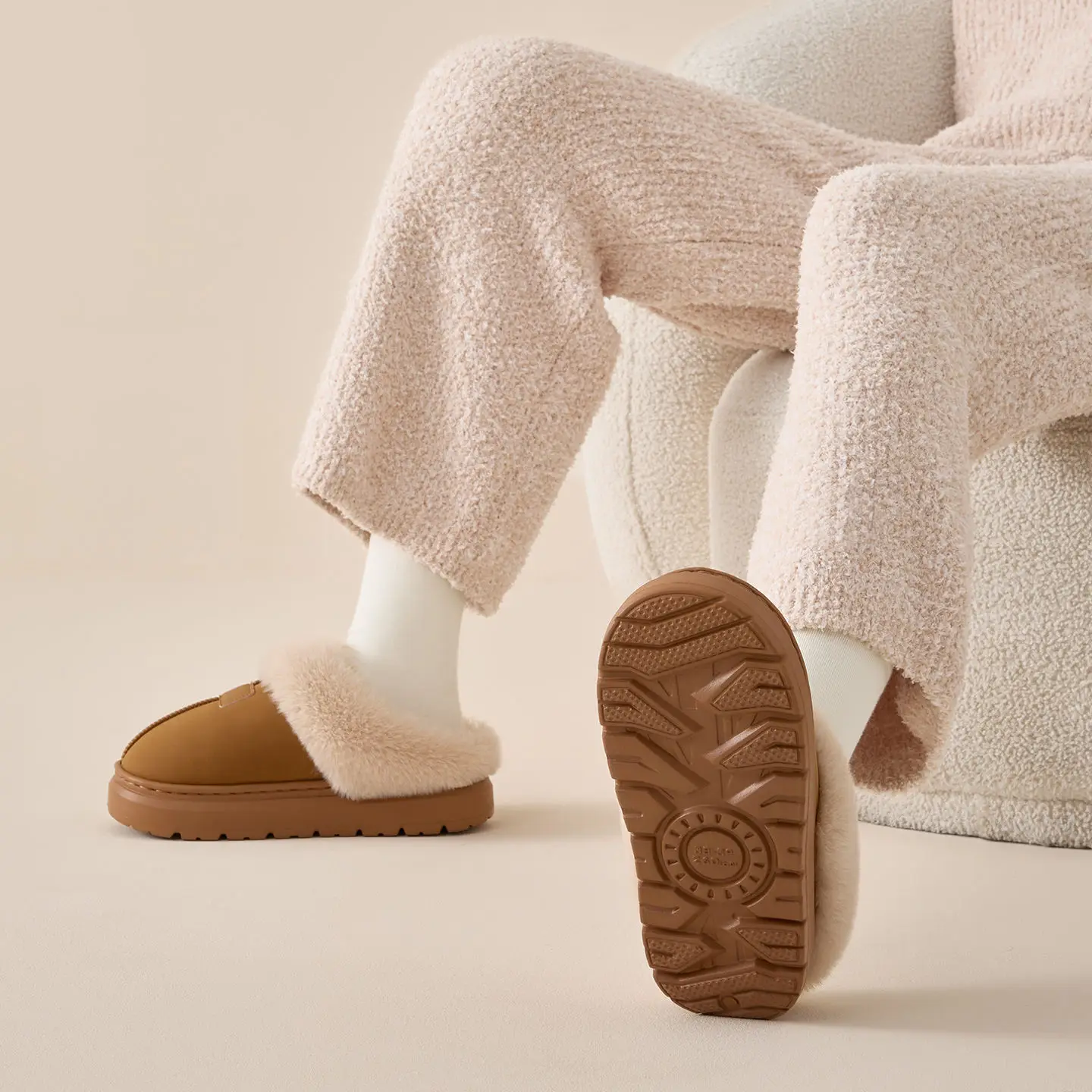 Women Winter Plush Cotton Slippers Non-Slip Winter Wear - Image 5