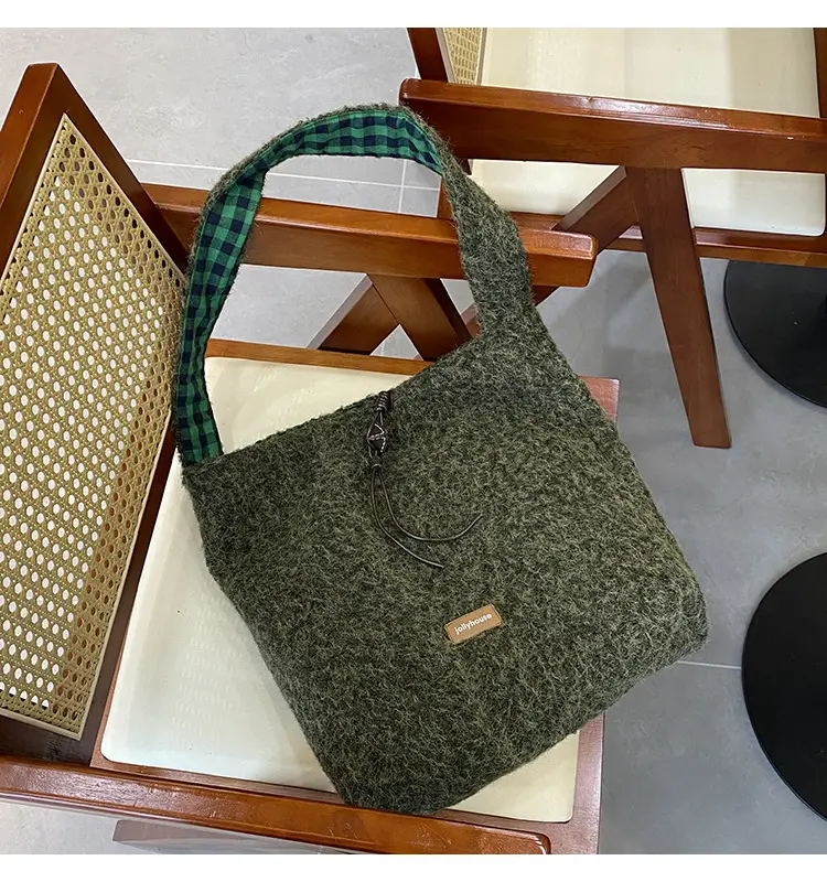 Korean Style Lazy Tote Bag for Women 2024 New Winter Large Capacity Plush One-Shoulder Cross-Body Plaid Versatile Cloth Bag — feature 10