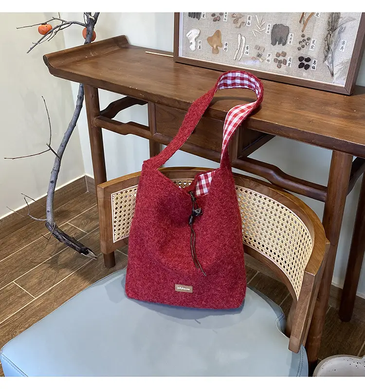 Korean Style Lazy Tote Bag for Women 2024 New Winter Large Capacity Plush One-Shoulder Cross-Body Plaid Versatile Cloth Bag — feature 20