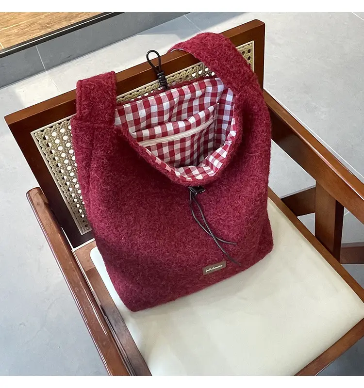 Korean Style Lazy Tote Bag for Women 2024 New Winter Large Capacity Plush One-Shoulder Cross-Body Plaid Versatile Cloth Bag — feature 21