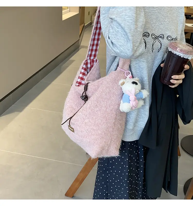 Korean Style Lazy Tote Bag for Women 2024 New Winter Large Capacity Plush One-Shoulder Cross-Body Plaid Versatile Cloth Bag — feature 26
