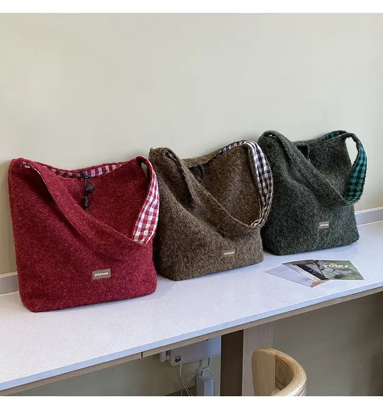 Korean Style Lazy Tote Bag for Women 2024 New Winter Large Capacity Plush One-Shoulder Cross-Body Plaid Versatile Cloth Bag — feature 4