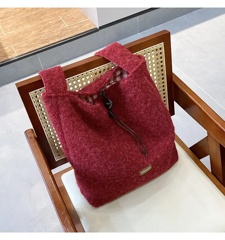 Korean Style Lazy Tote Bag for Women 2024 New Winter Large Capacity Plush One-Shoulder Cross-Body Plaid Versatile Cloth Bag — feature 43