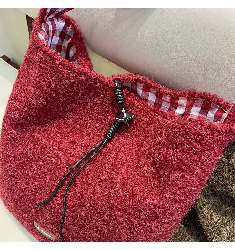 Korean Style Lazy Tote Bag for Women 2024 New Winter Large Capacity Plush One-Shoulder Cross-Body Plaid Versatile Cloth Bag — feature 7