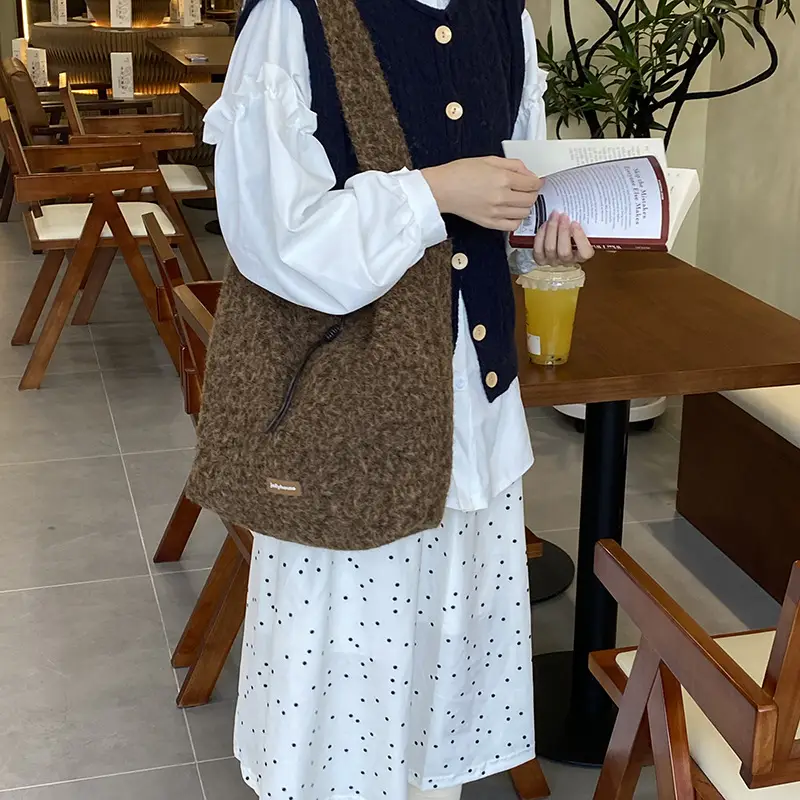 Korean Style Lazy Tote Bag for Women 2024 New Winter Large Capacity Plush One-Shoulder Cross-Body Plaid Versatile Cloth Bag