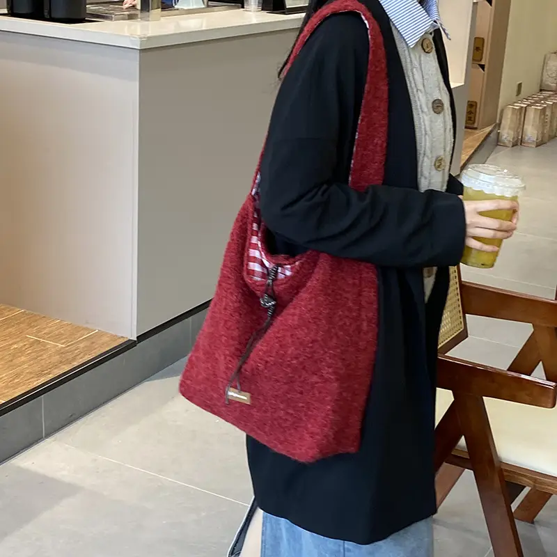 Korean Style Lazy Tote Bag for Women 2024 New Winter Large Capacity Plush One-Shoulder Cross-Body Plaid Versatile Cloth Bag