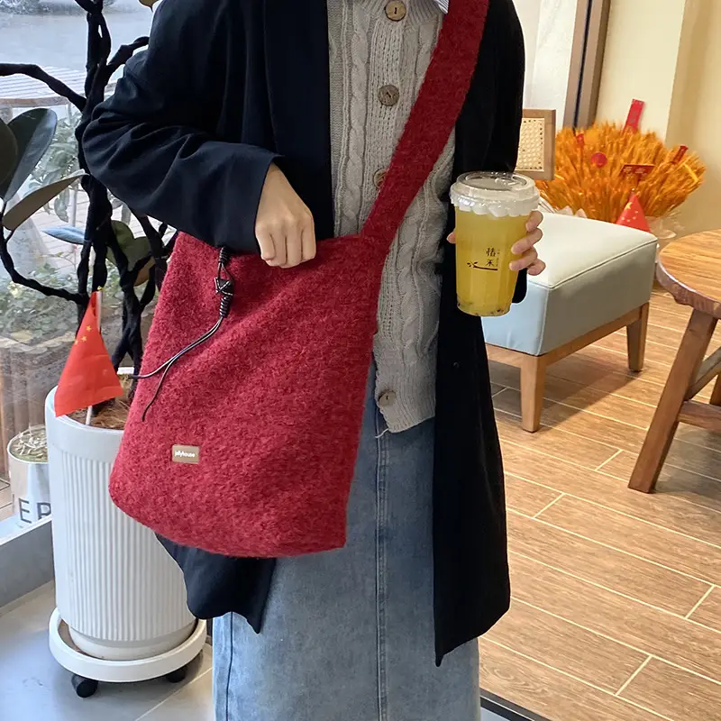Korean Style Lazy Tote Bag for Women 2024 New Winter Large Capacity Plush One-Shoulder Cross-Body Plaid Versatile Cloth Bag