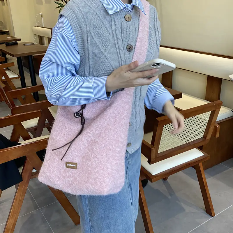 Korean Style Lazy Tote Bag for Women 2024 New Winter Large Capacity Plush One-Shoulder Cross-Body Plaid Versatile Cloth Bag