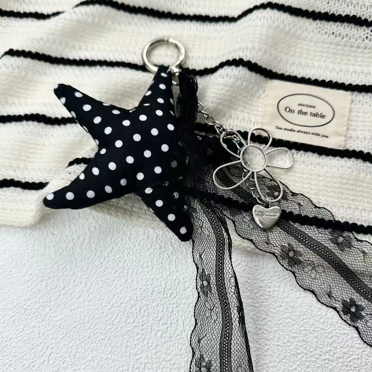 Retro Star Polka Dot Crossbody Bag with Keychain — feature 8