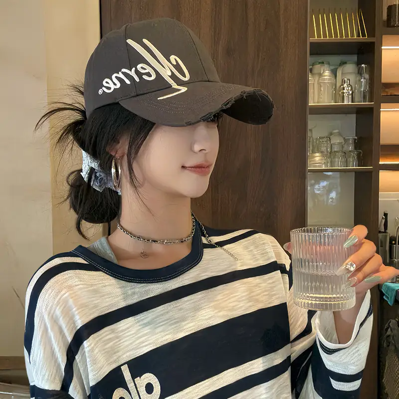 2025 Women Baseball Cap with Wide Brim & Sun Protection
