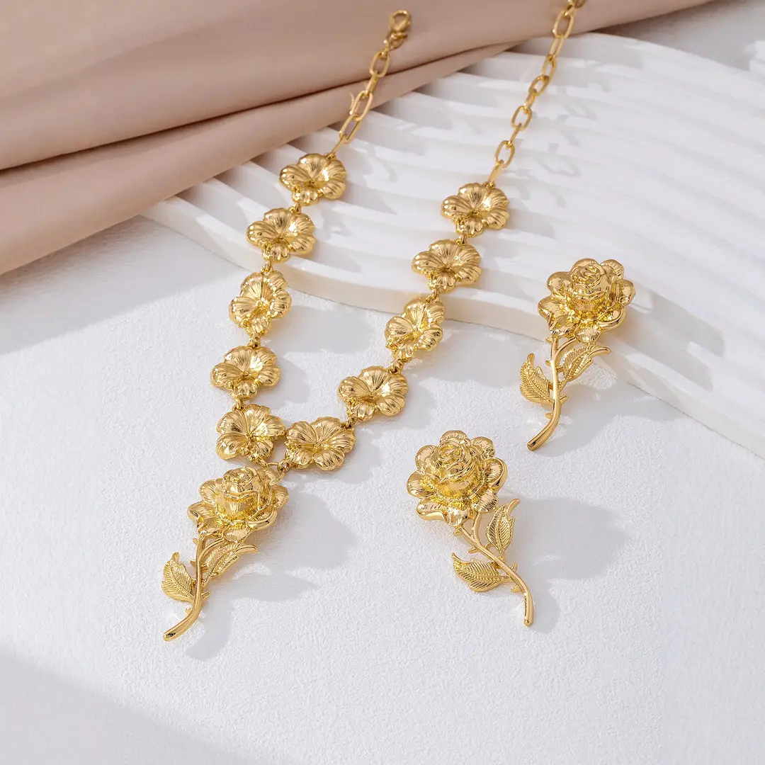 2-Piece Set of Fashionable, Elegant and Exquisite Palace Style Gorgeous Accessible Luxury Rose Flower Pendant Necklace and Earrings Set
